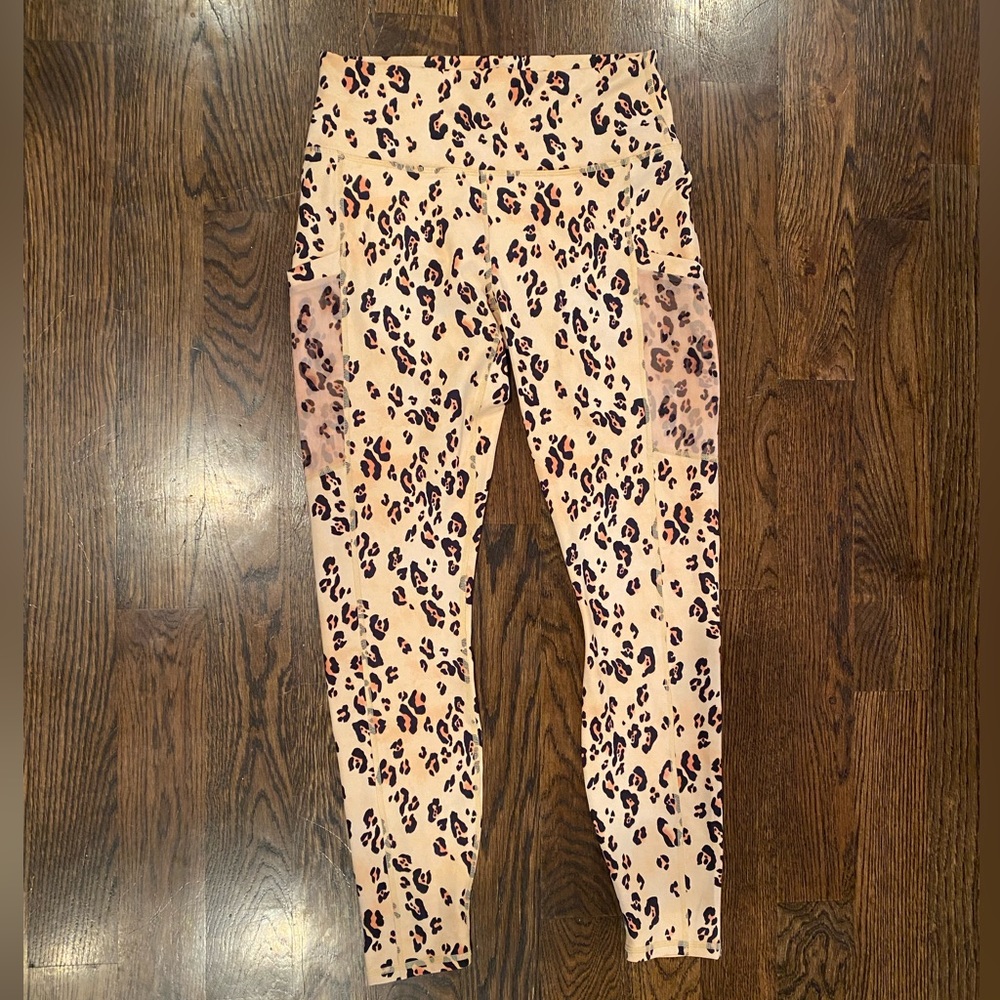 Fabletics Power Hold Cheetah Print Legging, Women’s medium,like new,mesh pockets